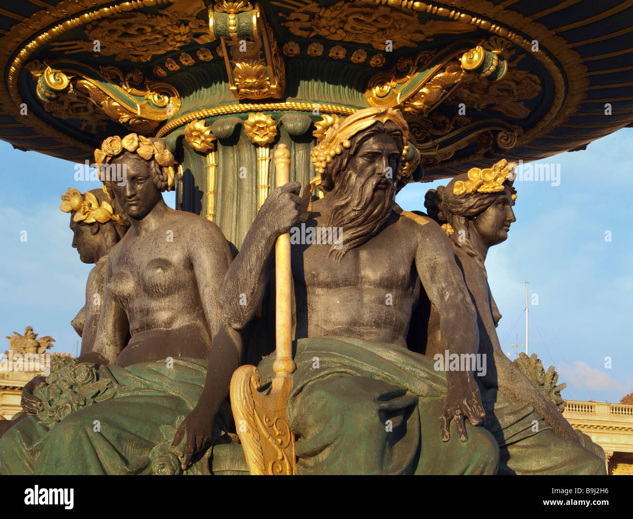 Figures sur une fontaine sur la Place de la place de la Concorde, Paris, France, Europe Banque D'Images