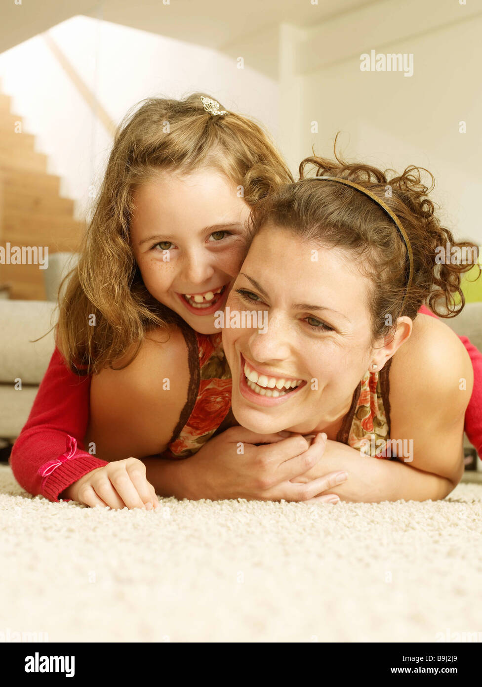 Mère et fille riant Banque D'Images