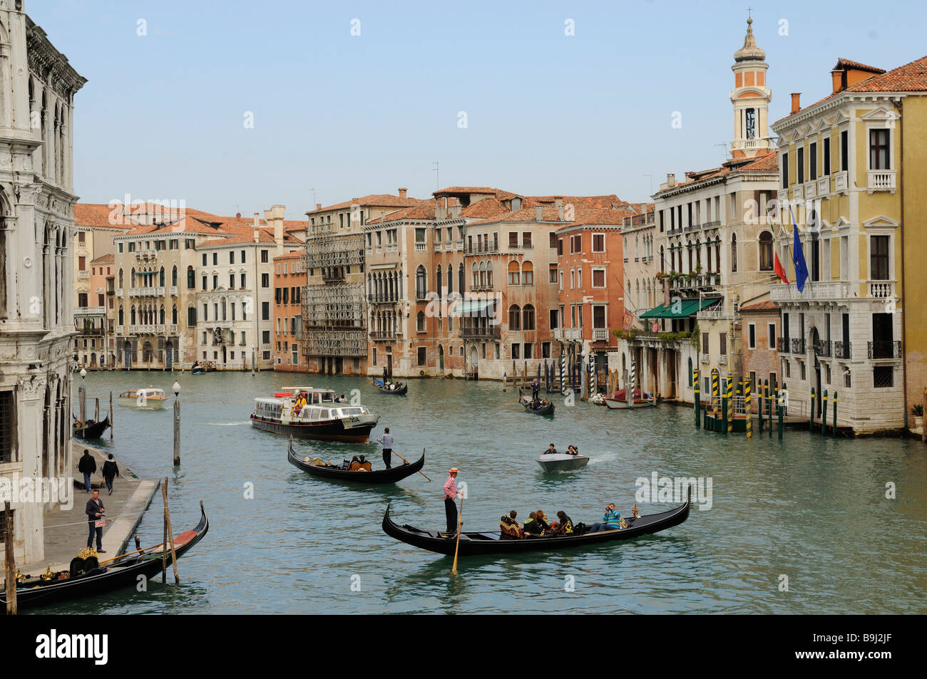 Vue sur le Grand Canal du Pont du Rialto, Venise, Italie, Europe Banque D'Images