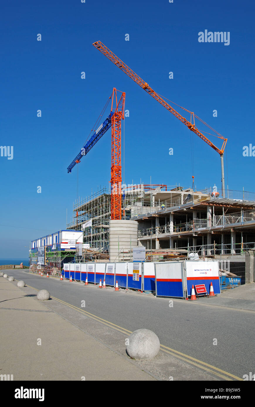 Un nouvel hôtel et le complexe en construction près de la plage de fistral, Newquay, Cornwall, uk Banque D'Images
