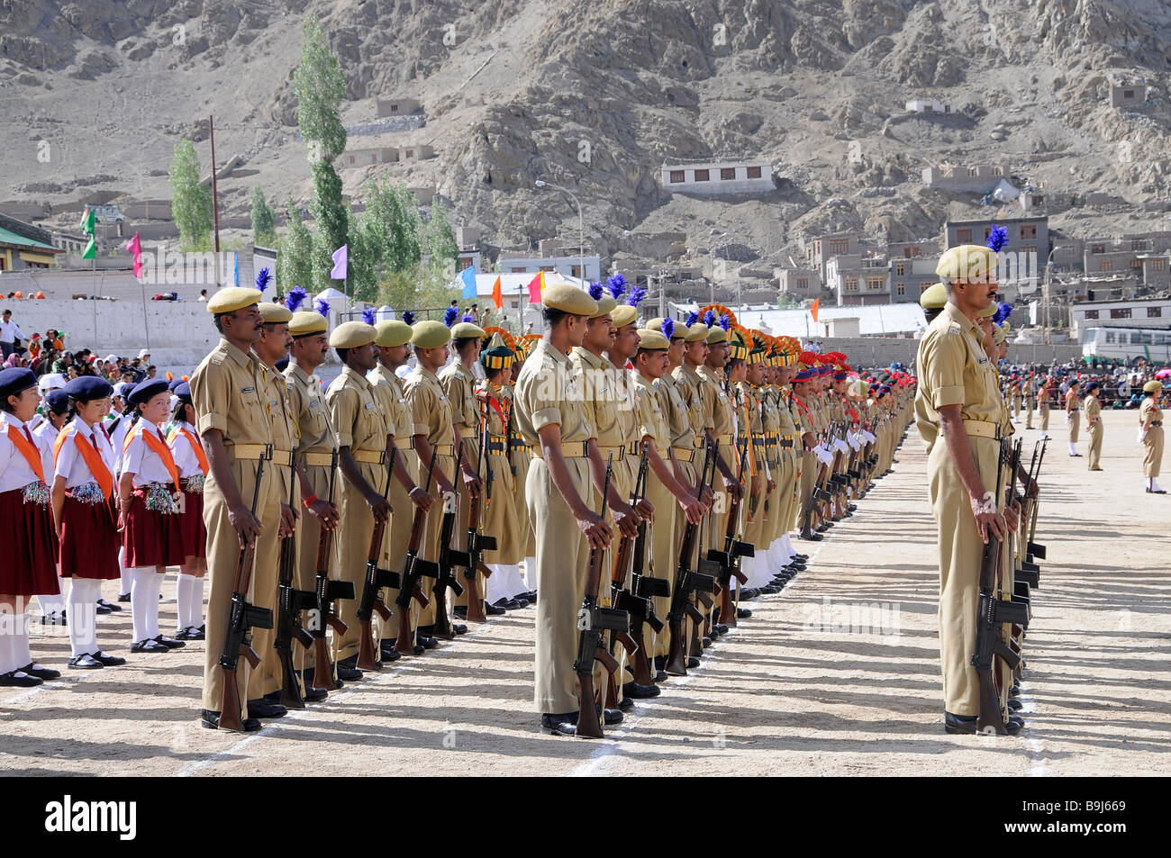 Des soldats indiens depuis le camp de base, le conflit du Cachemire, lors d'un défilé sur Independance day, le 15 septembre, sur un ancien terrain de polo je Banque D'Images