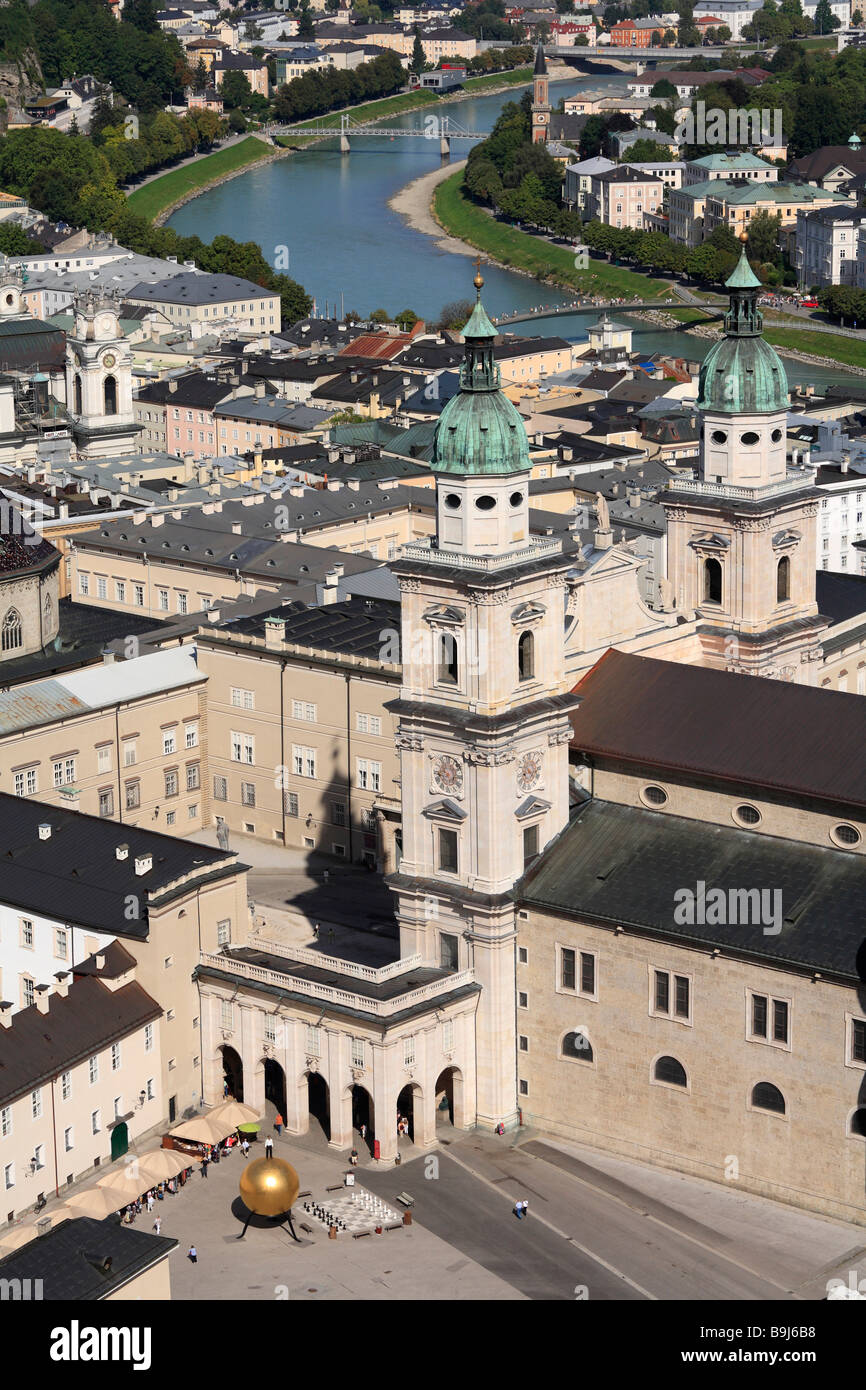 Centre-ville historique de Salzbourg, Kapitelplatz et de la cathédrale, vue de Festung Hohensalzburg, la forteresse de Hohensalzburg, Salzbourg Banque D'Images