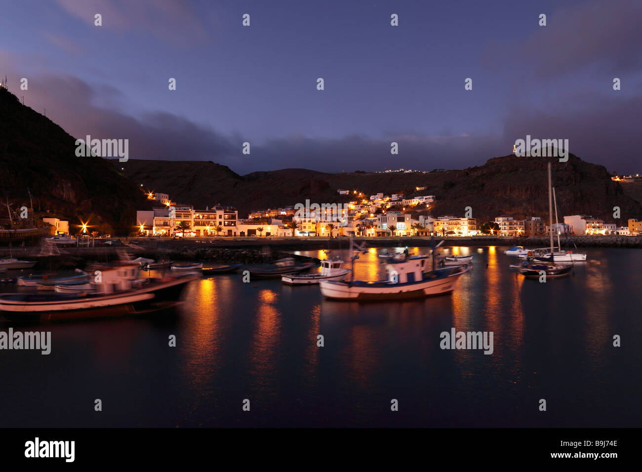 Dans le port de pêche de Playa De Santiago dans la soirée, La Gomera, Canaries, Canaries, Espagne, Europe Banque D'Images