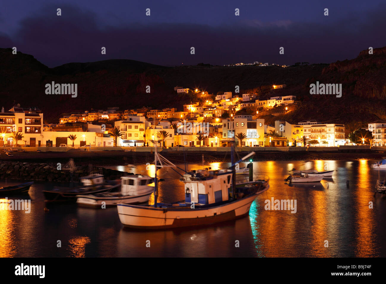 Dans le port de pêche de Playa De Santiago dans la soirée, La Gomera, Canaries, Canaries, Espagne, Europe Banque D'Images