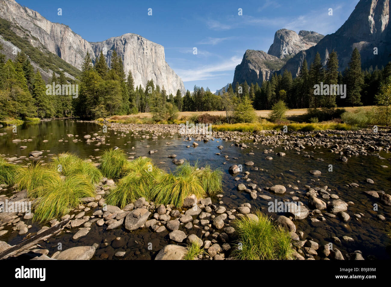 Merced river et la vallée Yosemite vu de portes de la vallée de Yosemite, Nationlpar, California, USA Banque D'Images