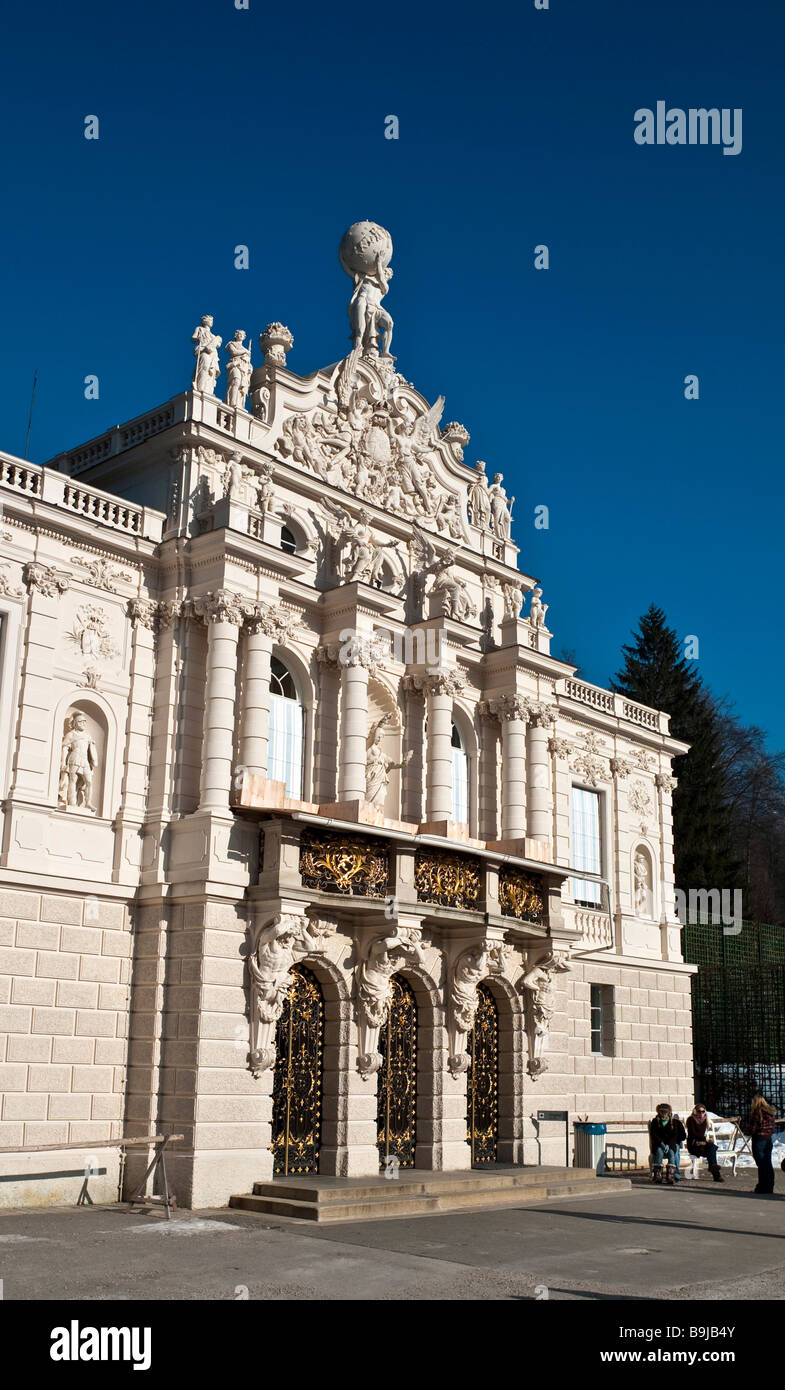 Le château de Linderhof, palais royal, vallée de Graswangtal, Oberammergau, Bavaria, Germany, Europe Banque D'Images