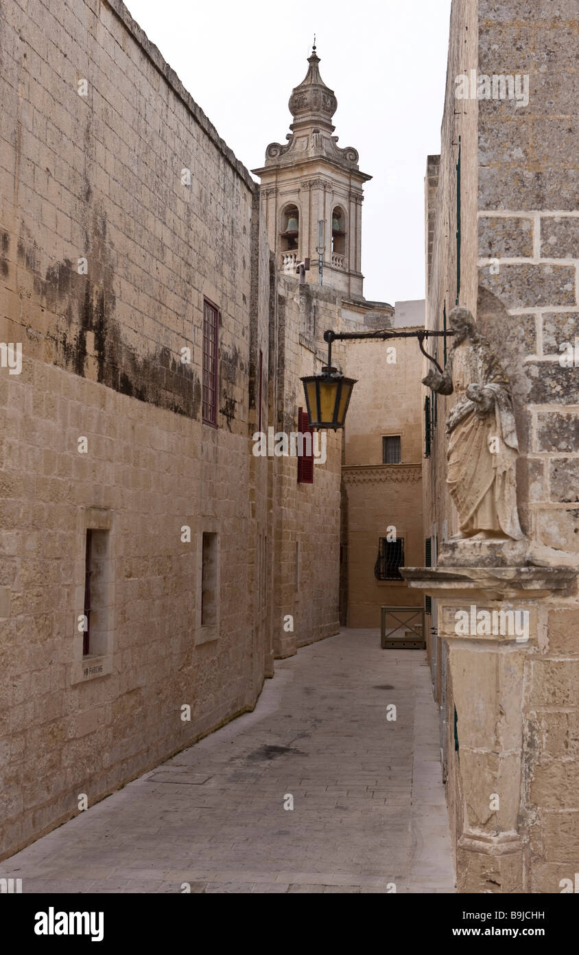 Historique étroite ruelle, Bastion street, Mdina, Malte, Europe Banque D'Images