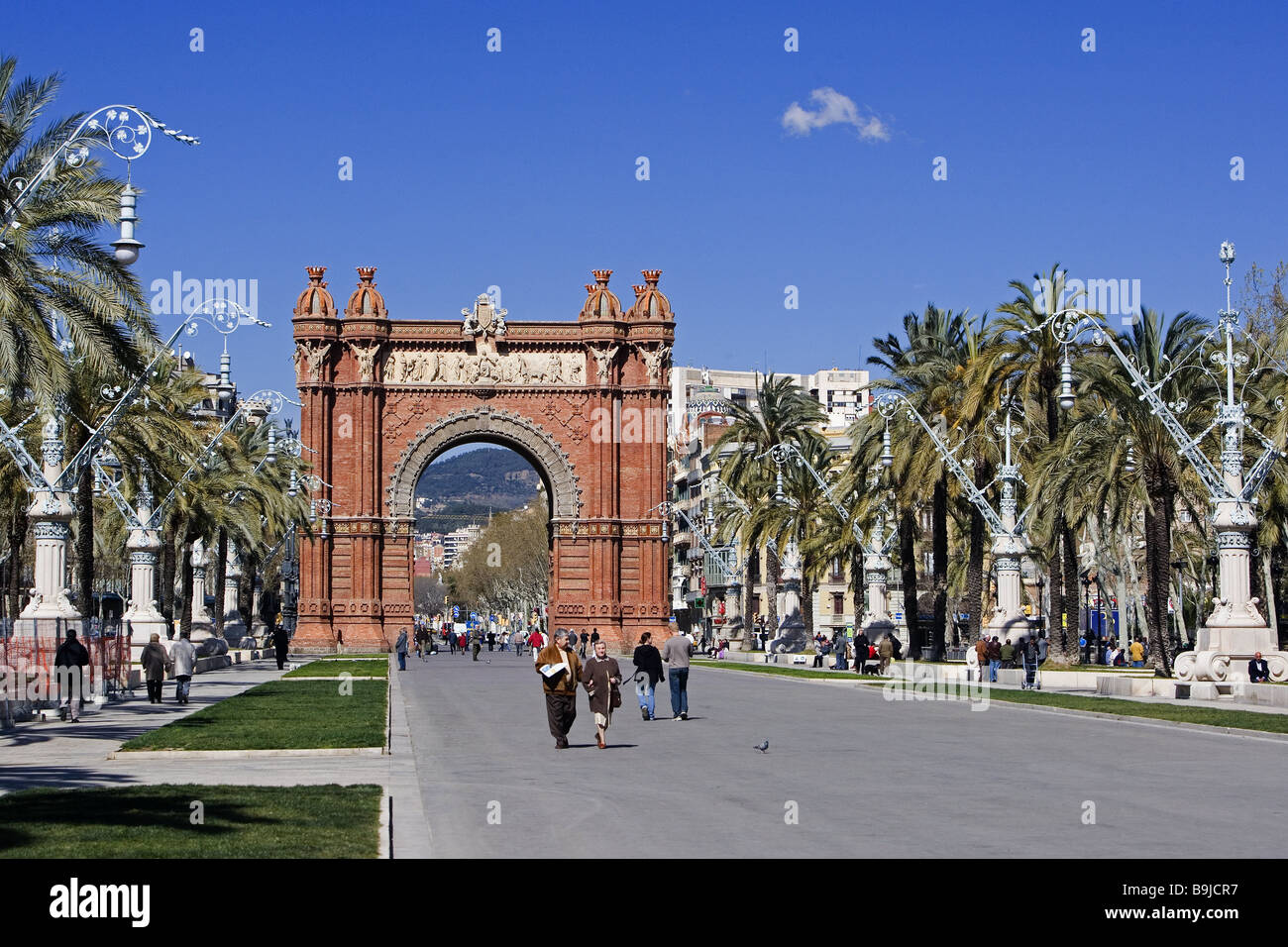 Espagne Catalogne Barcelone triomphe-bow les passants de la ville ville vue destination culture architecture bâtiments l'architecture Banque D'Images