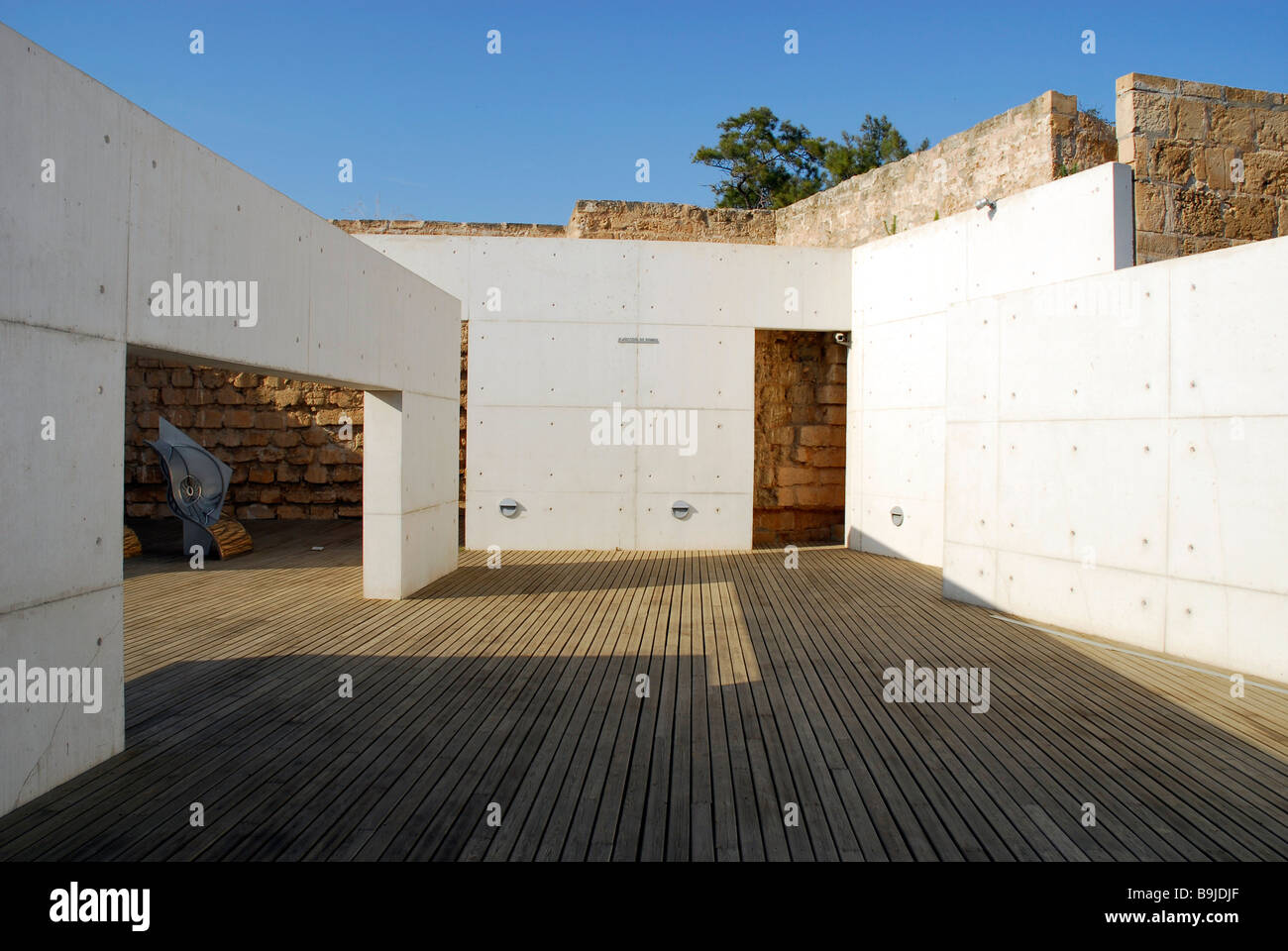 Es Baluard Musée d'Art Contemporain, l'architecture moderne dans le mur de la vieille ville, Bastio de Sant Pere, Placa, Plaza Porta Santa Cat Banque D'Images