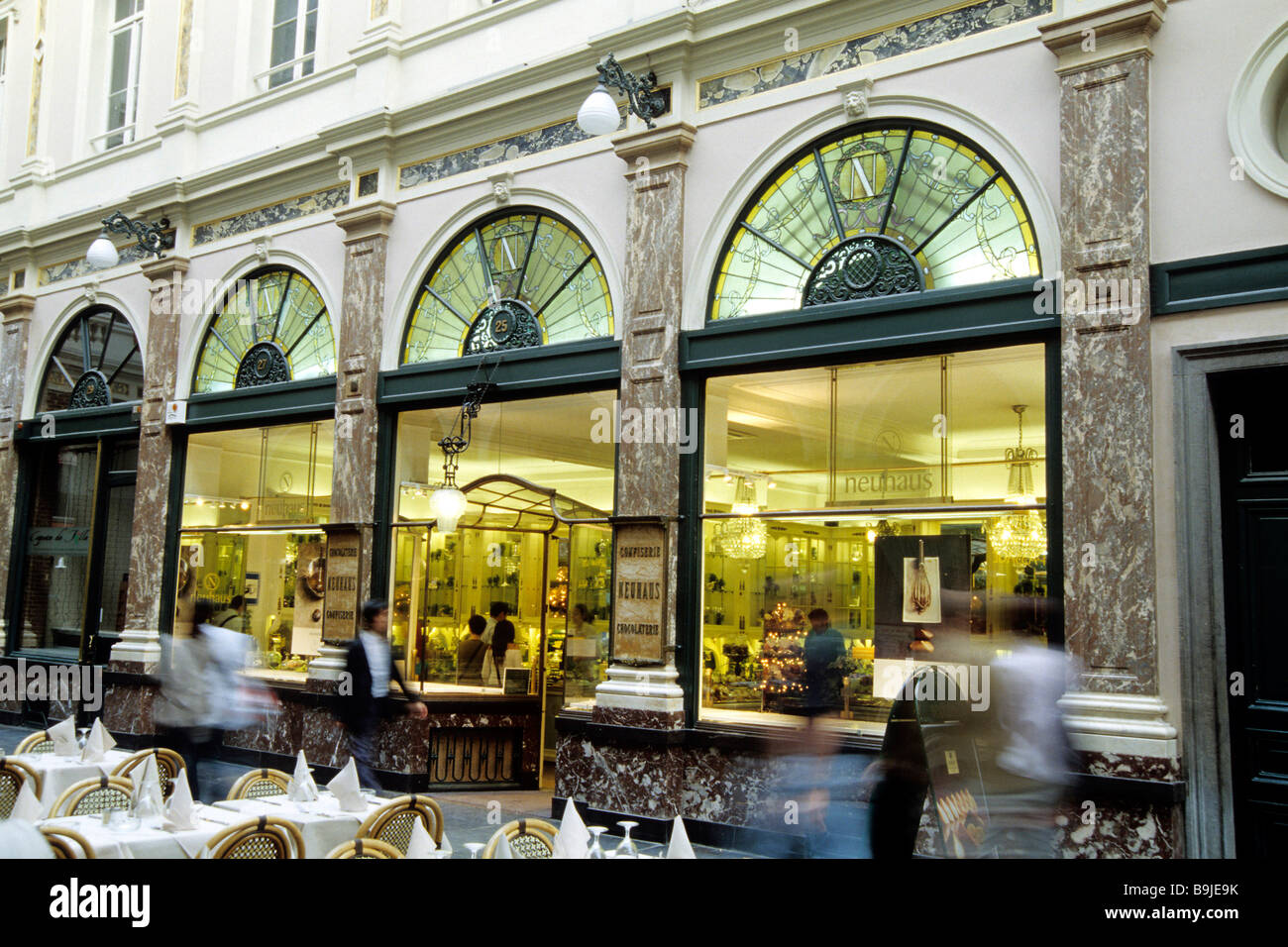 Galeries Royales Saint-Hubert St., galeries, Chocolaterie Neuhaus, façade, café avec terrasse, Galerie de la Reine, Ilot Banque D'Images