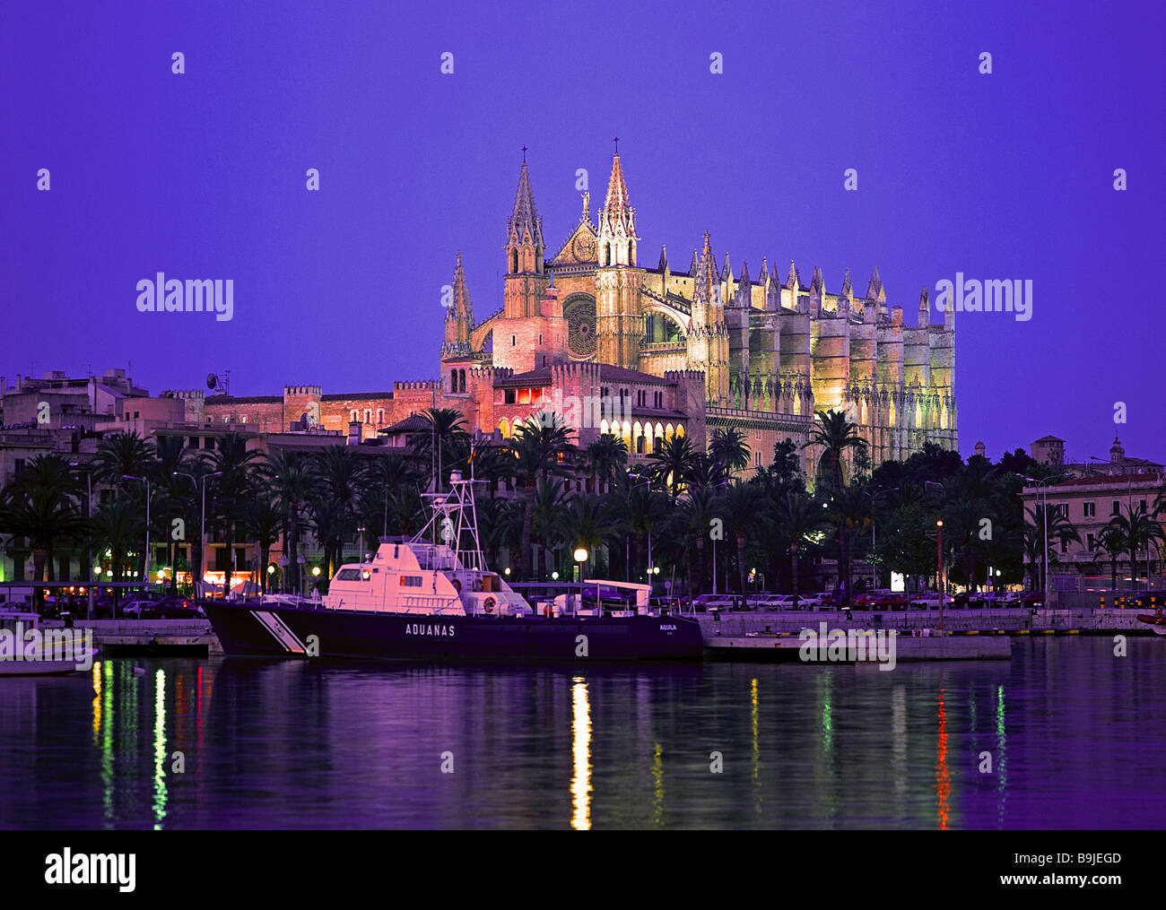Espagne Baléares Majorque Palma île cathédrale La Seu soirée illumination de l'île de destination-capitale, Palma de Majorque Banque D'Images