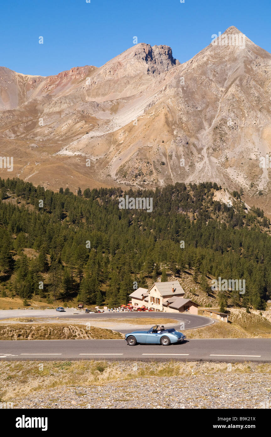 France, Hautes Alpes, Col d' Izoard Road et le refuge Napoléon (1858) Banque D'Images