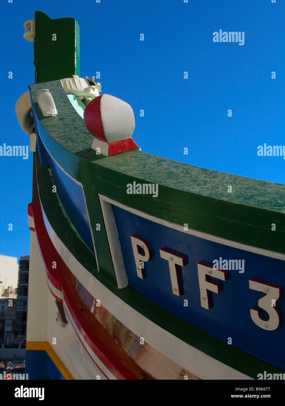 Bateau de pêcheurs à St Julian's Bay, Port de Spinola, Malte Banque D'Images