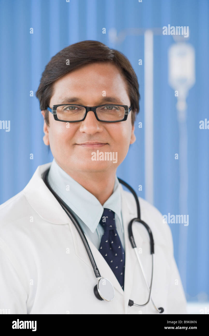 Portrait of a doctor smiling Banque D'Images