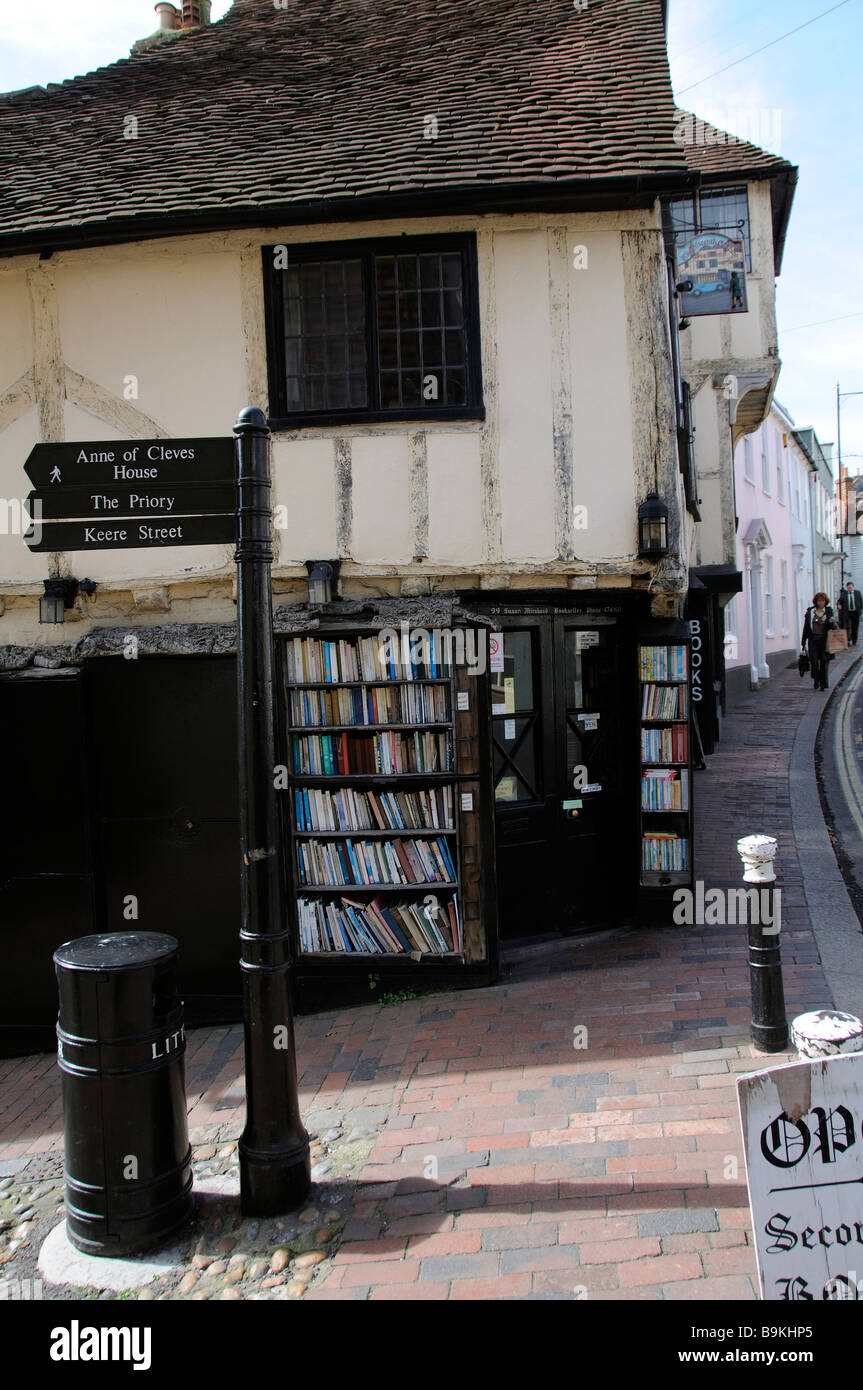 Le quinzième siècle Bookshop sur High Street lewes East Sussex England UK un cadre en bois bâtiment historique Banque D'Images