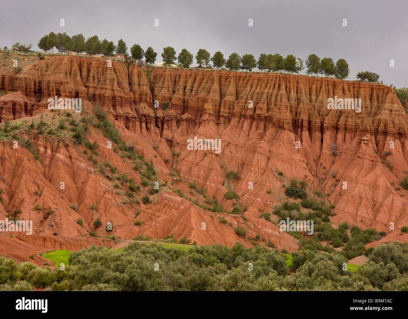 Mudstone rouge magnifiquement érodée vallée d'Imlil au Haut Atlas Haut Atlas Maroc Banque D'Images