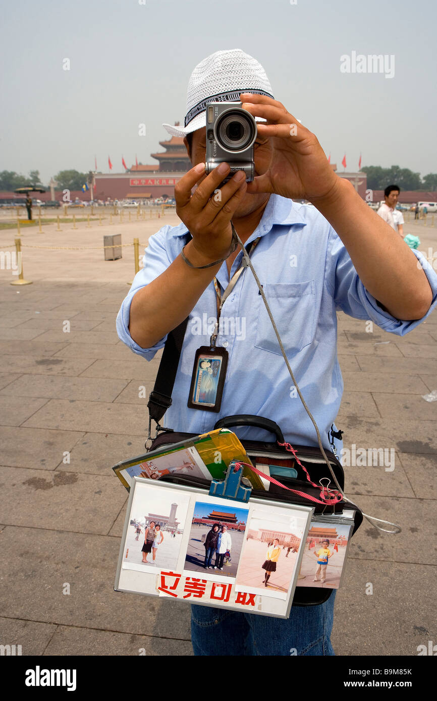 La Chine, Beijing, photographe chinois sur la place Tian an men Banque D'Images