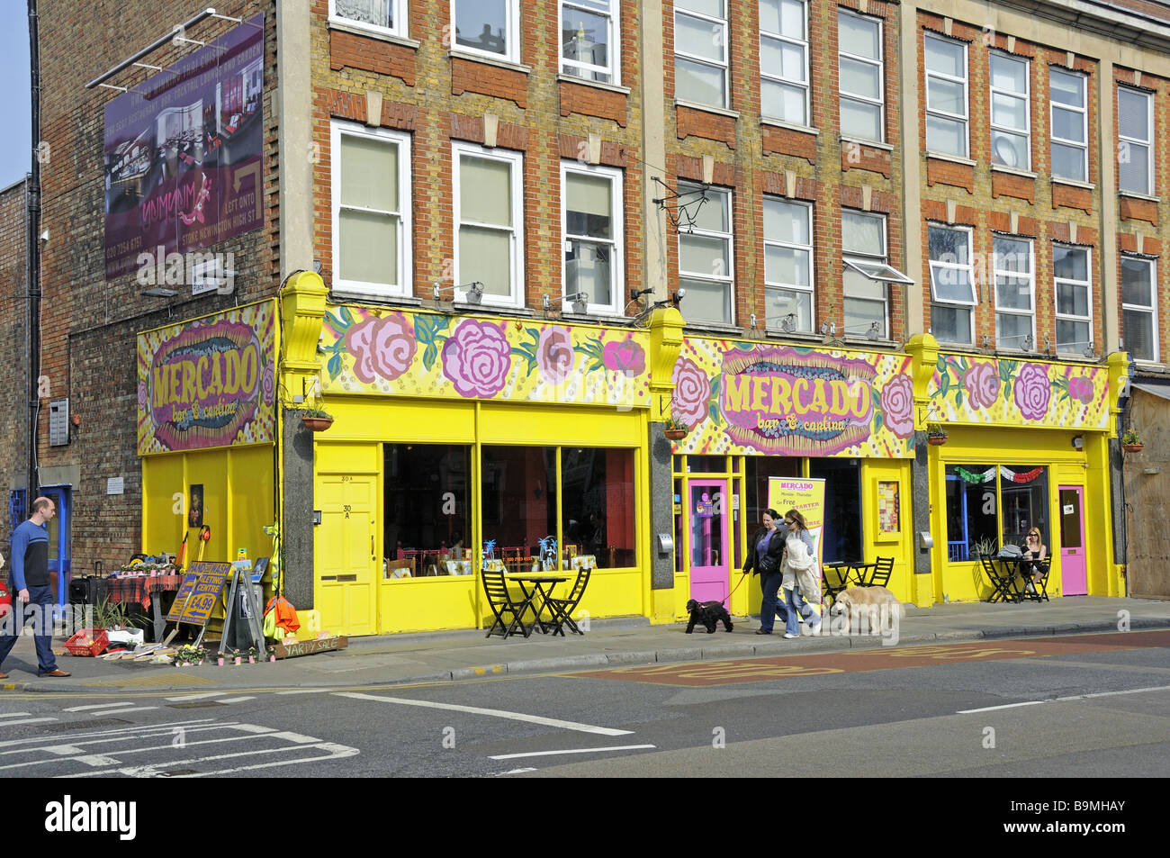 Mercado bar cantina Stoke Newington Church Street Hackney London England UK Banque D'Images