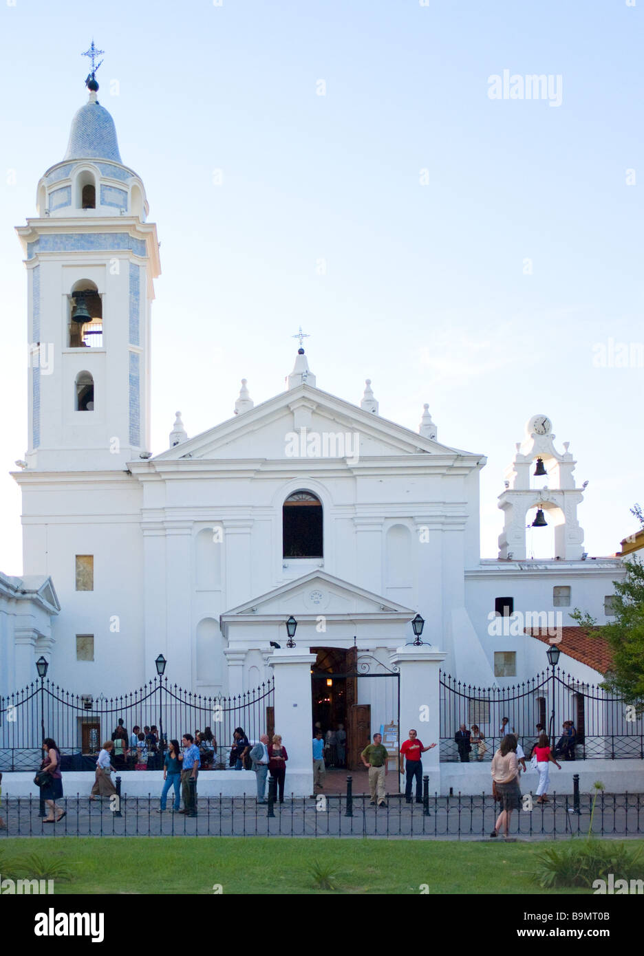 Nuestra Señora del Pilar (en vue de l'église) près du cimetière de Recoleta, Buenos Aires, Argentine Banque D'Images