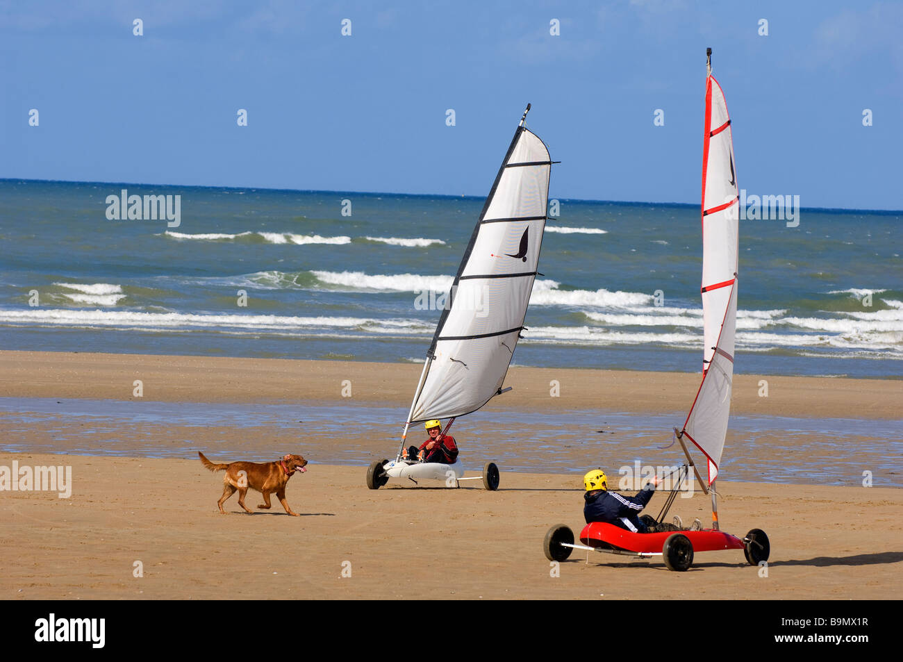 France, Calvados, Côte de Nacre, Ouistreham, Riva Bella, char à voiles sur  la plage Photo Stock - Alamy