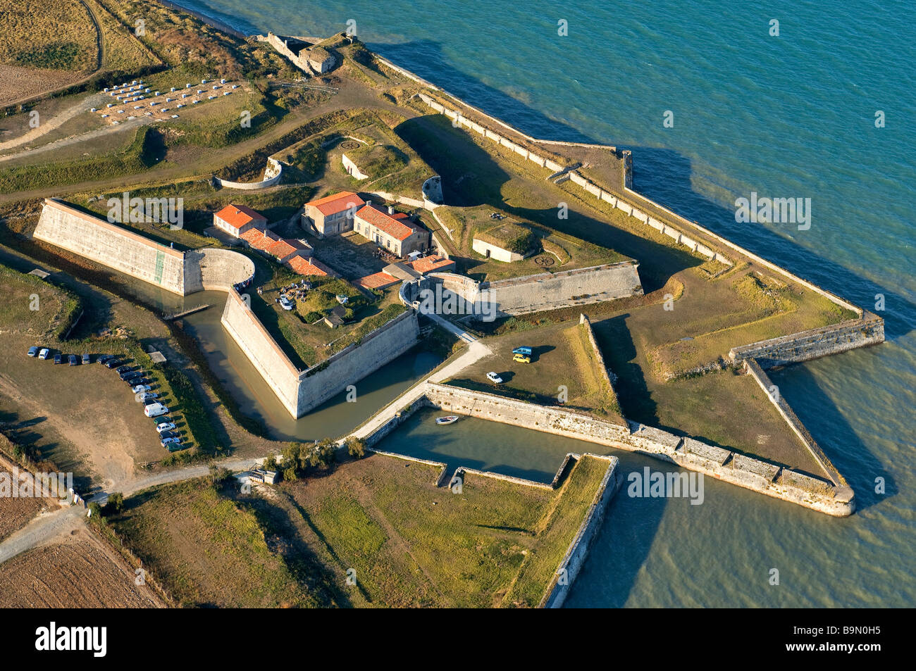 France, Charente Maritime, Ile de Ré, fort de la Pree remaniée par Vauban  dans le sud de la Flotte (vue aérienne Photo Stock - Alamy