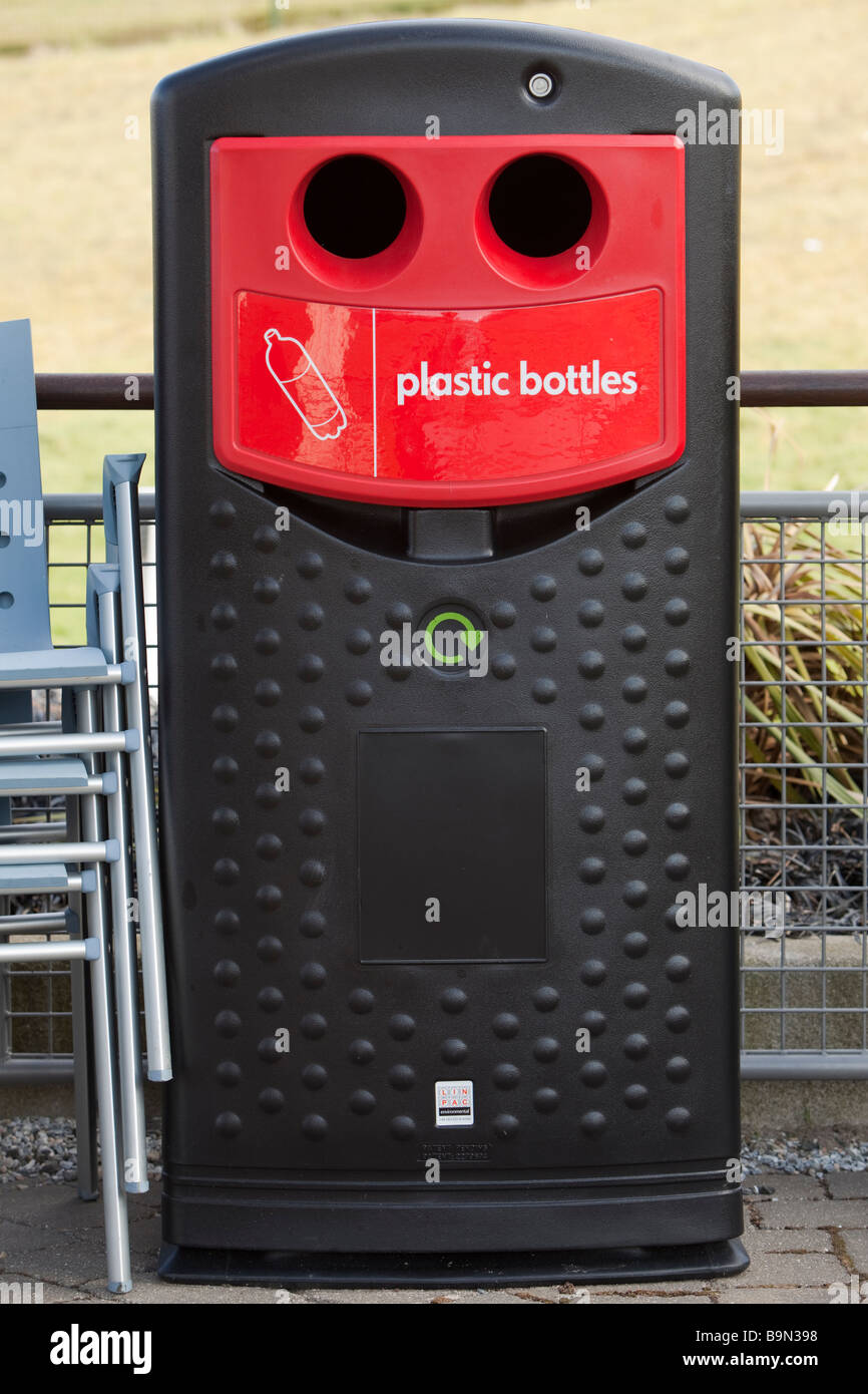 Bac de recyclage pour les bouteilles en plastique Banque D'Images