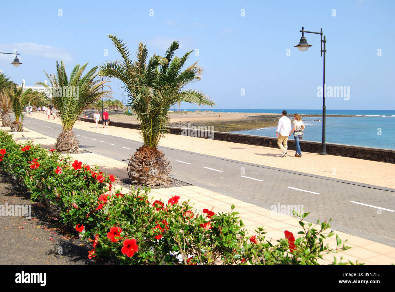Plage et de la promenade, Playa de Matagorda, Puerto del Carmen, Lanzarote, îles Canaries, Espagne Banque D'Images