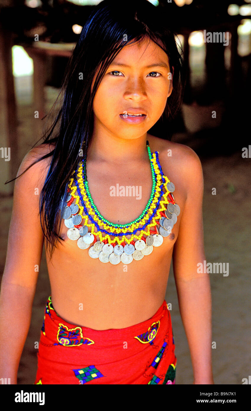 Panama, parc national de Chagres, les jeunes indiens Embera Banque D'Images