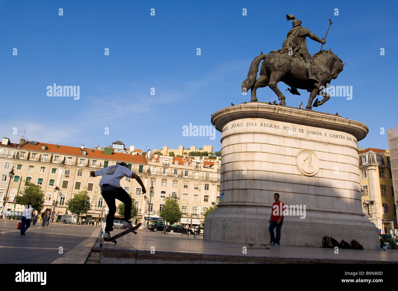 Portugal, Lisbonne, la Baixa, Rossio, Praça da Figueira de Castelo de São Jorge en arrière-plan Banque D'Images