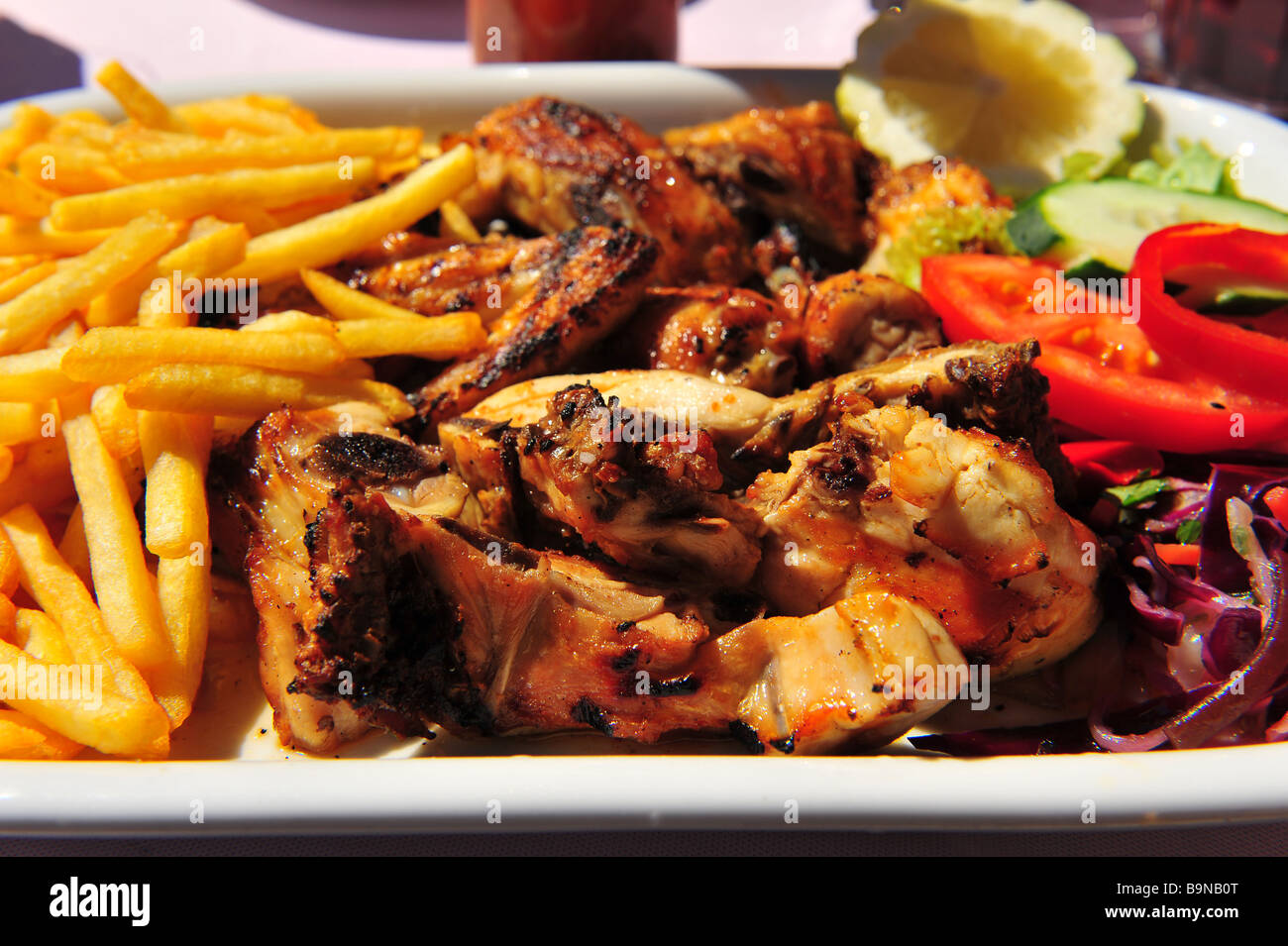 Piri Piri poulet-dîner avec des frites Banque D'Images