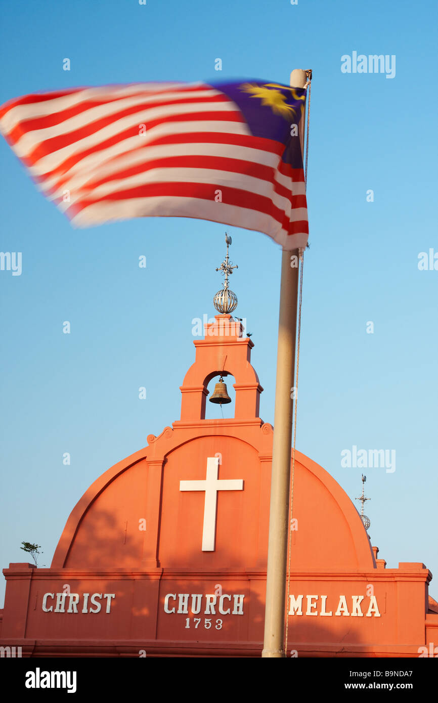 Christ Church avec drapeau malaisien, Melaka, Malaisie Banque D'Images