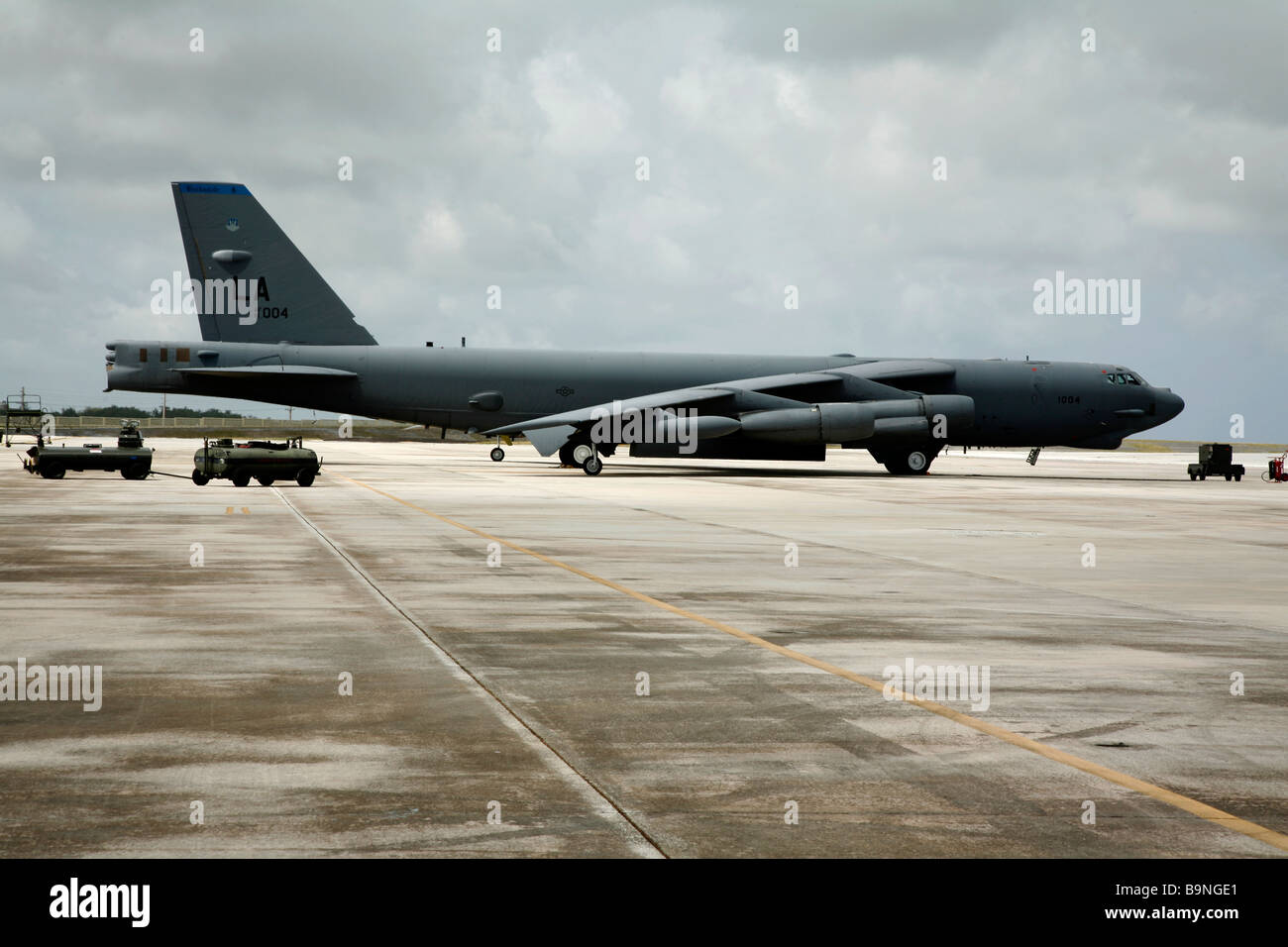 B 52 bombardier à long rayon d'assis sur le sol à Guam Banque D'Images