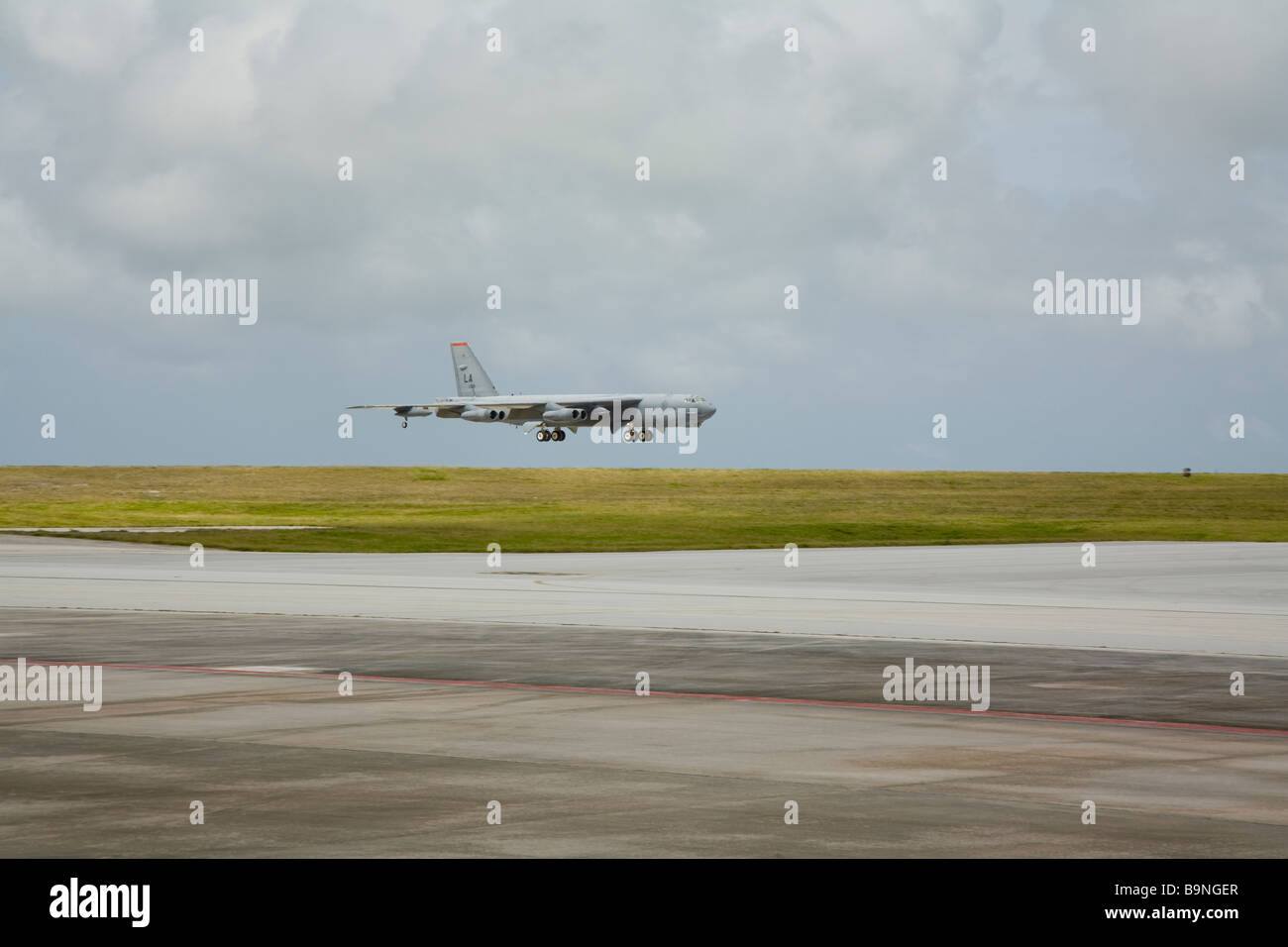 B 52 L'atterrissage à bombardier à long rayon d'Anderson Air Force Base à Guam Banque D'Images