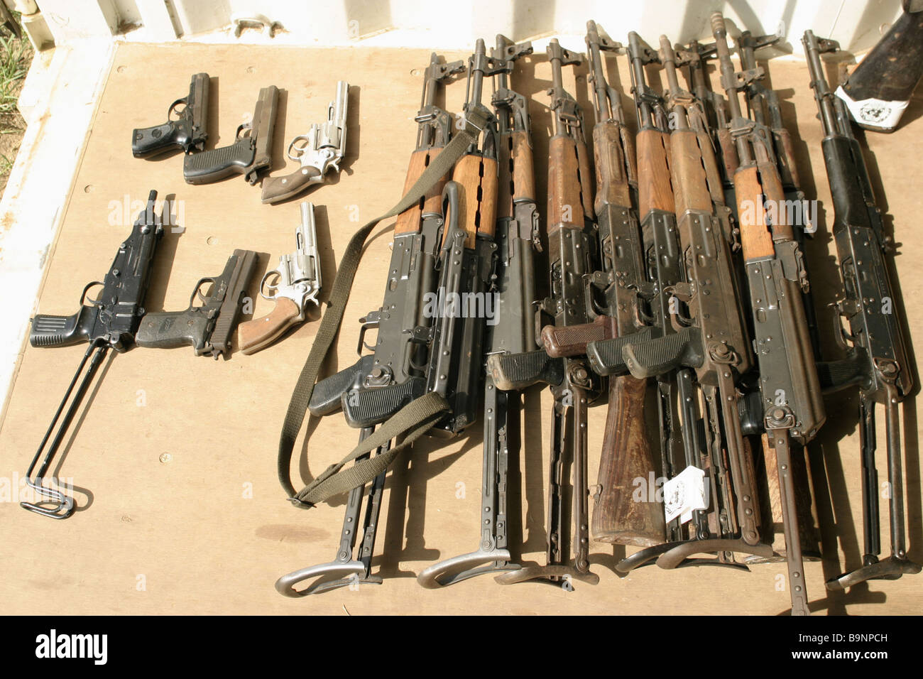 Une collection d'armes est tenue par l'ONU à Monrovia au Libéria, en Afrique de l'Ouest. Banque D'Images