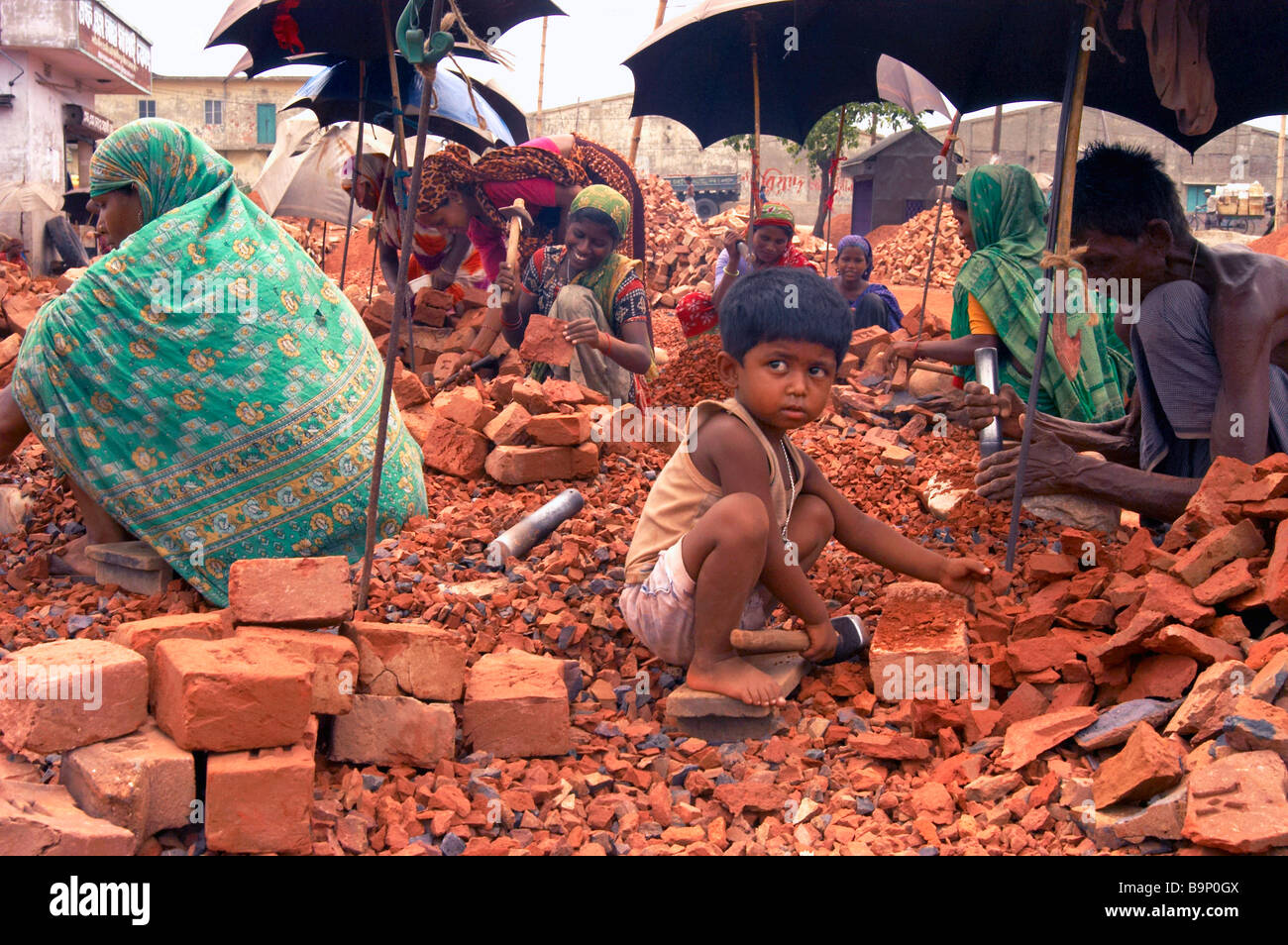 Les voisins musicaux de pierre breaker le travail des enfants pauvres de  l'Asie Bangladesh Ressources naturelles bon marché de la lutte est la  condition de survie girl bro Photo Stock - Alamy