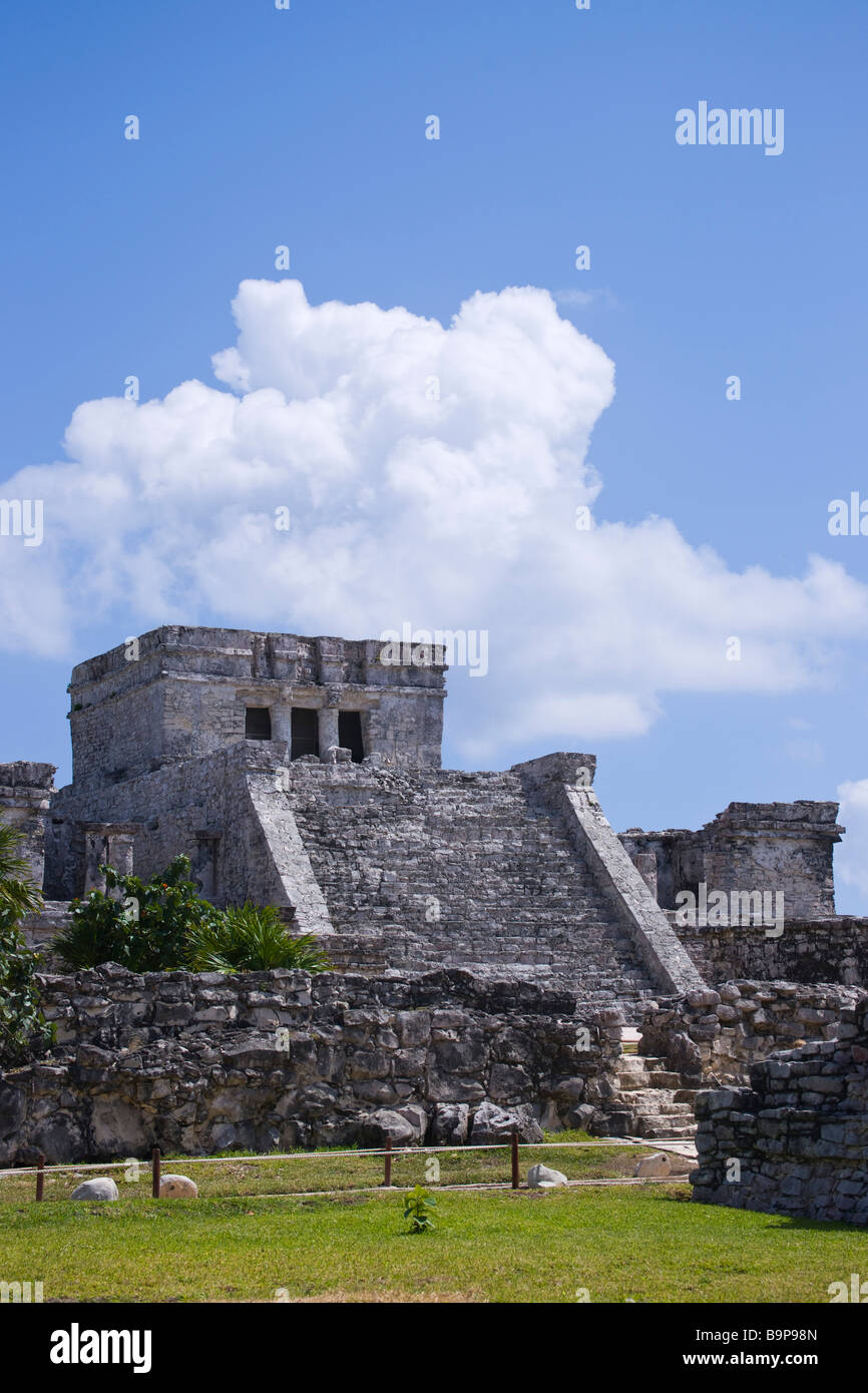 Mexique Yucatan Tulum 2009 l'ancienne ville fortifiée en ruines Maya temples avec vue sur le château plus haut bâtiment Banque D'Images