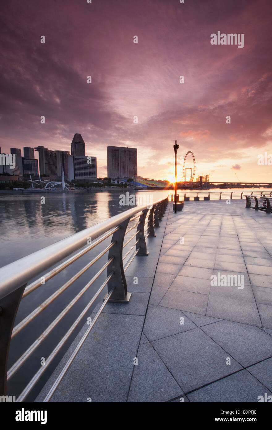 Port de plaisance, promenade à l'aube, Singapour Banque D'Images