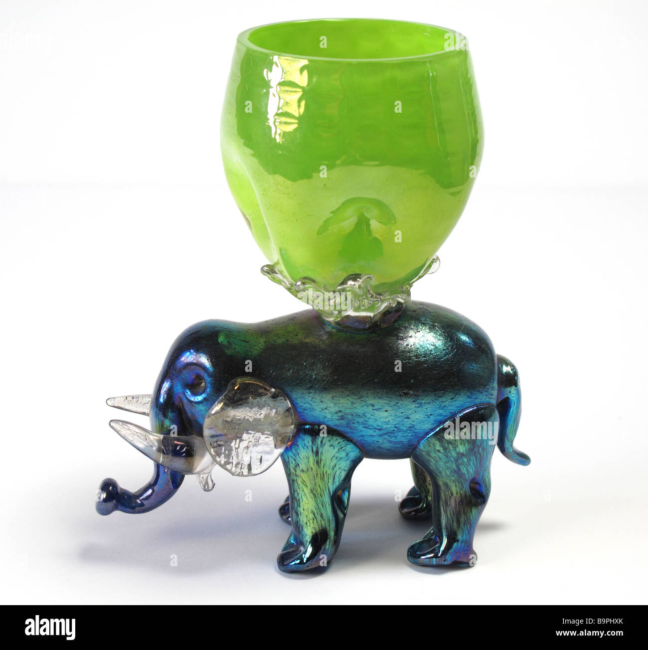 Vase en verre irisé Loetz elephant vers 1920 Banque D'Images