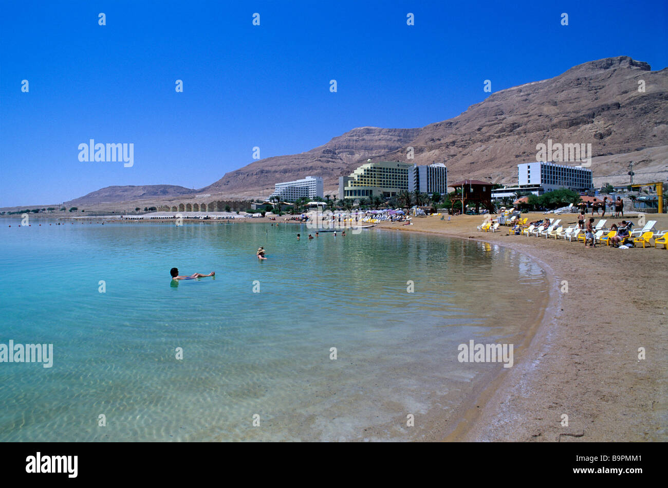 Israël, au sud du district, Dead Sea, Ein Bokek (Newe Zohar), la plage Banque D'Images