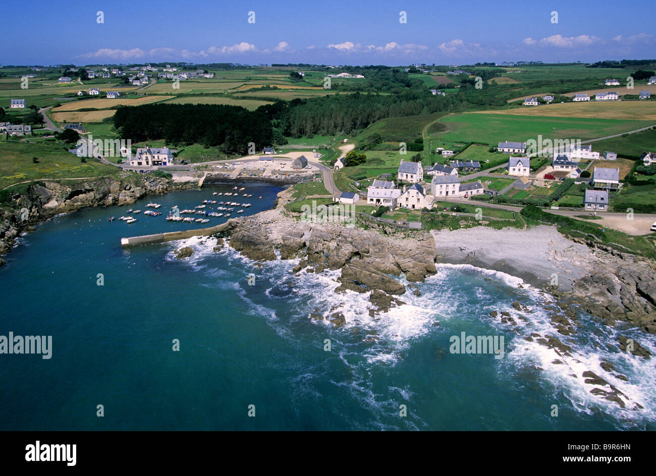 La France, Finistère, la baie d'Audierne, Pors Poulhan (vue aérienne