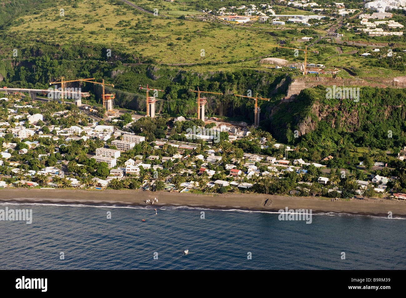 La France, l'île de la réunion, Saint Paul, travaux de la future route à quatre voies, la route des Tamarins (vue aérienne) Banque D'Images