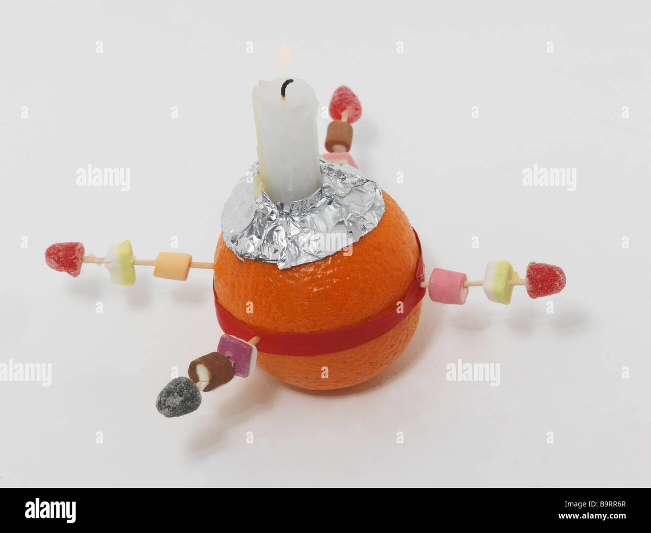 L'orange de Christingle symbolise le monde, la bougie JésusChrist la