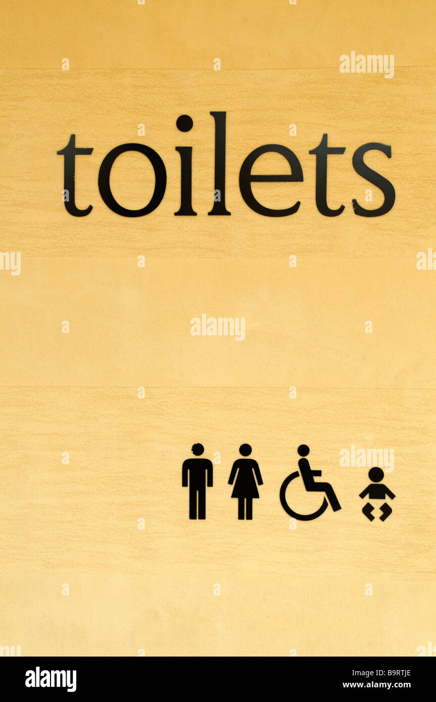 Signe des toilettes avec des hommes, des femmes, des personnes handicapées et le bébé de symboles, le centre commercial Grand Arcade, Cambridge Angleterre UK Banque D'Images