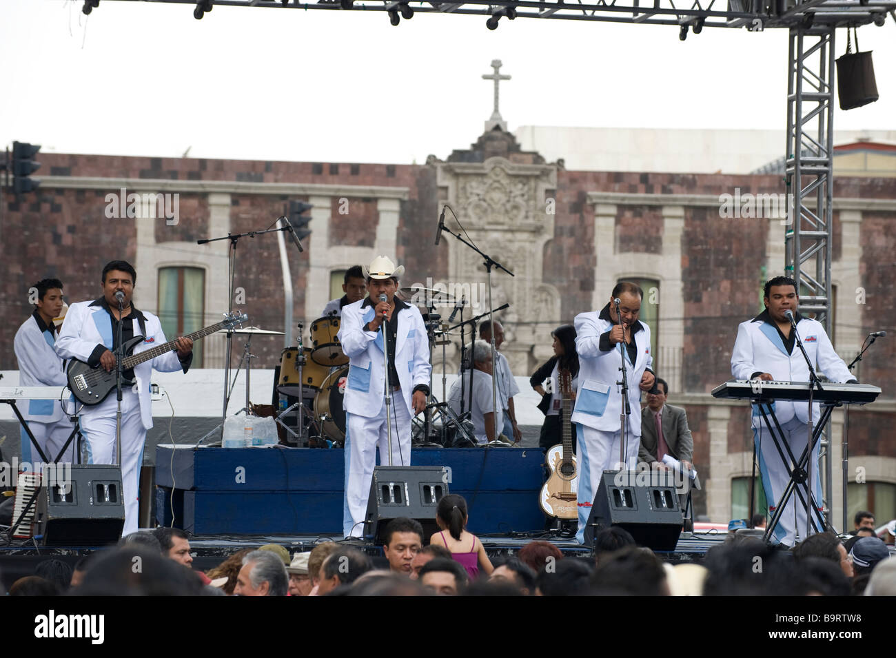 Dimanche après-midi au parc Alameda à Mexico avec musique live et danse la  foule Photo Stock - Alamy