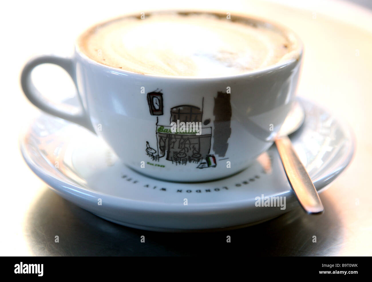 Cappuccino au Bar Italia, Soho, Londres Banque D'Images