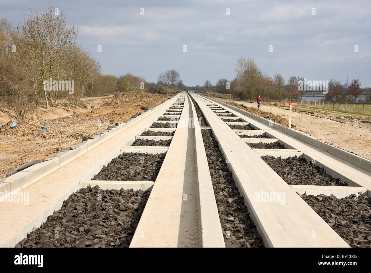 Nouvelle voie de bus guidé en construction le long de la ligne de chemin de fer à Fen Drayton, entre St.Ives et de Cambridge. Banque D'Images