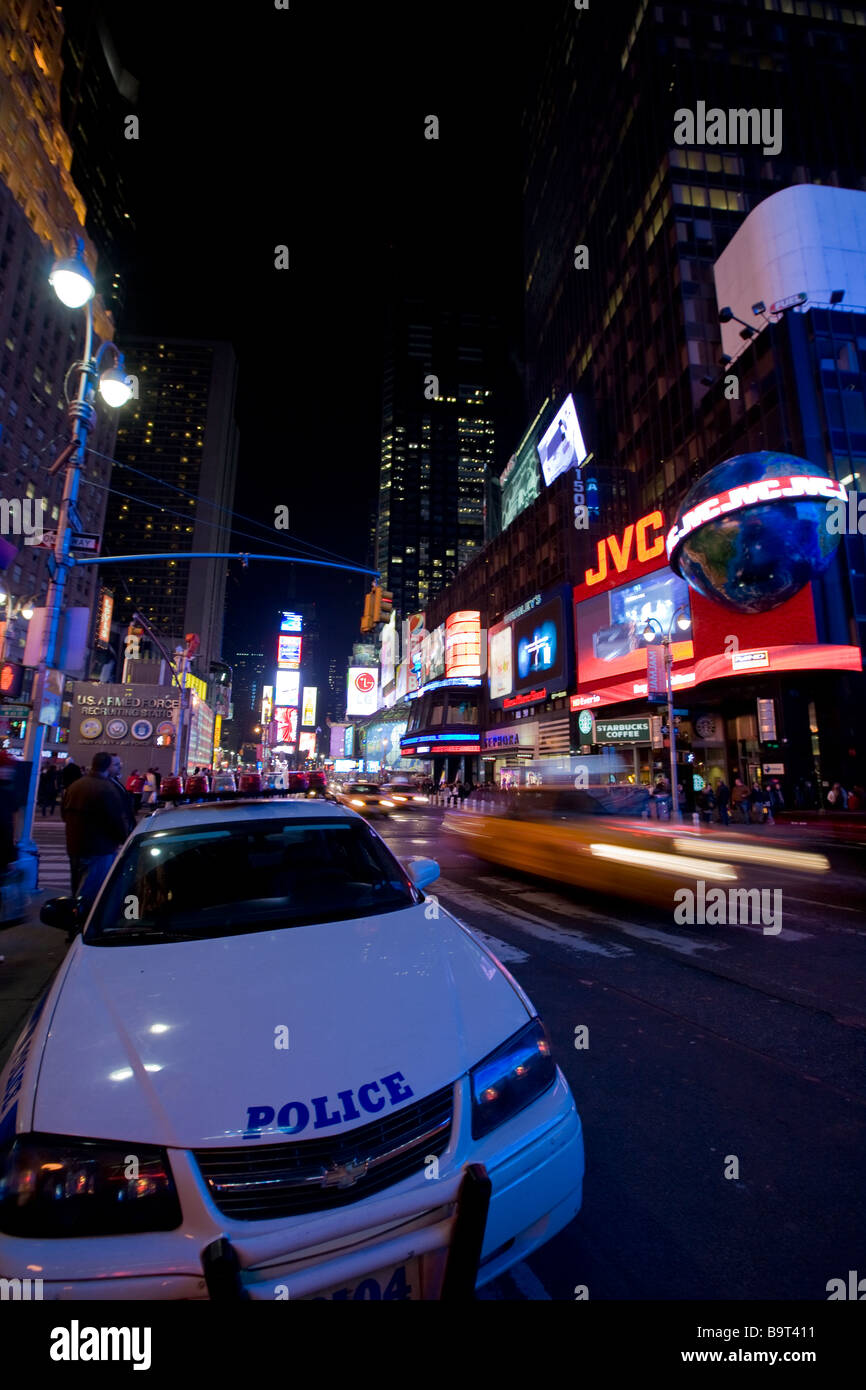 Voiture de police de New York à Times Square, New York City, USA Banque D'Images