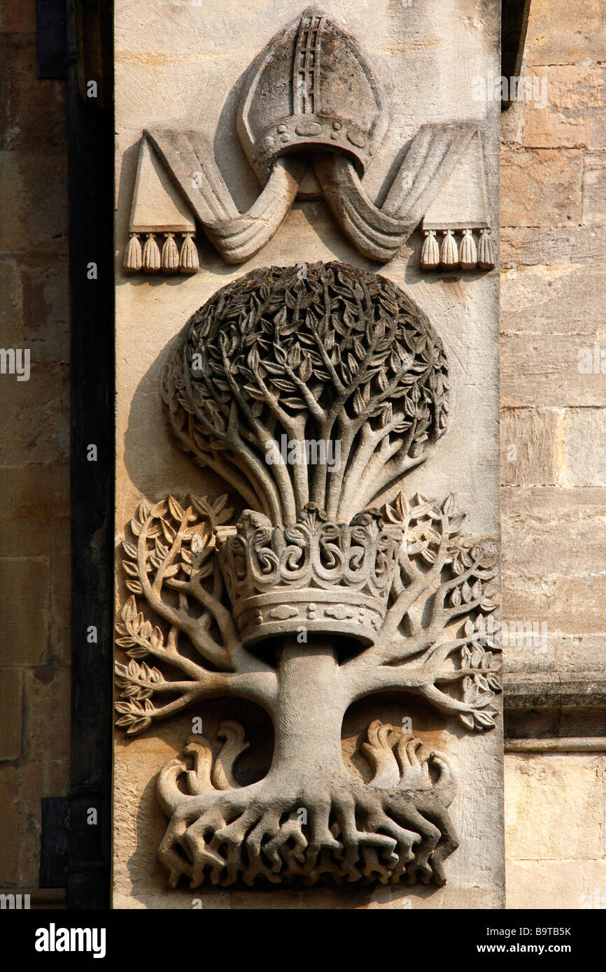 Le symbolisme religieux des murs de l'abbaye de Bath dans la ville de Bath dans le Somerset, dans le sud-ouest de l'Angleterre Banque D'Images