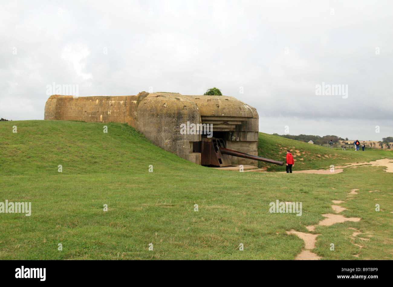 Un canon de 150 mm dans l'une des quatre vantaux des longues-sur-Mer, la batterie située à l'ouest d'Arromanches-les-Bains en Normandie. Banque D'Images