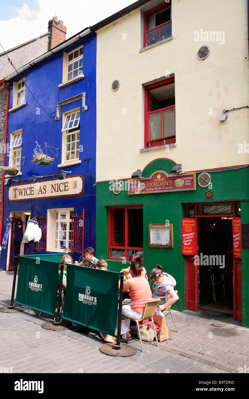 Café de la chaussée à Galway, Irlande Banque D'Images